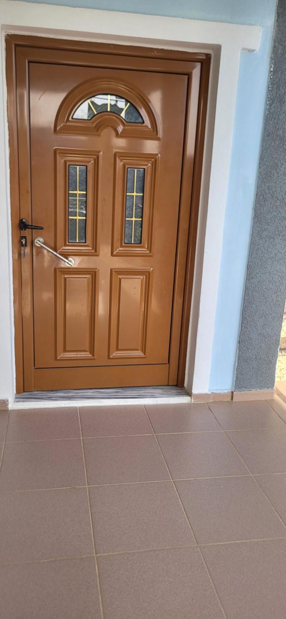 Jon Rooms Himare Luaran gambar